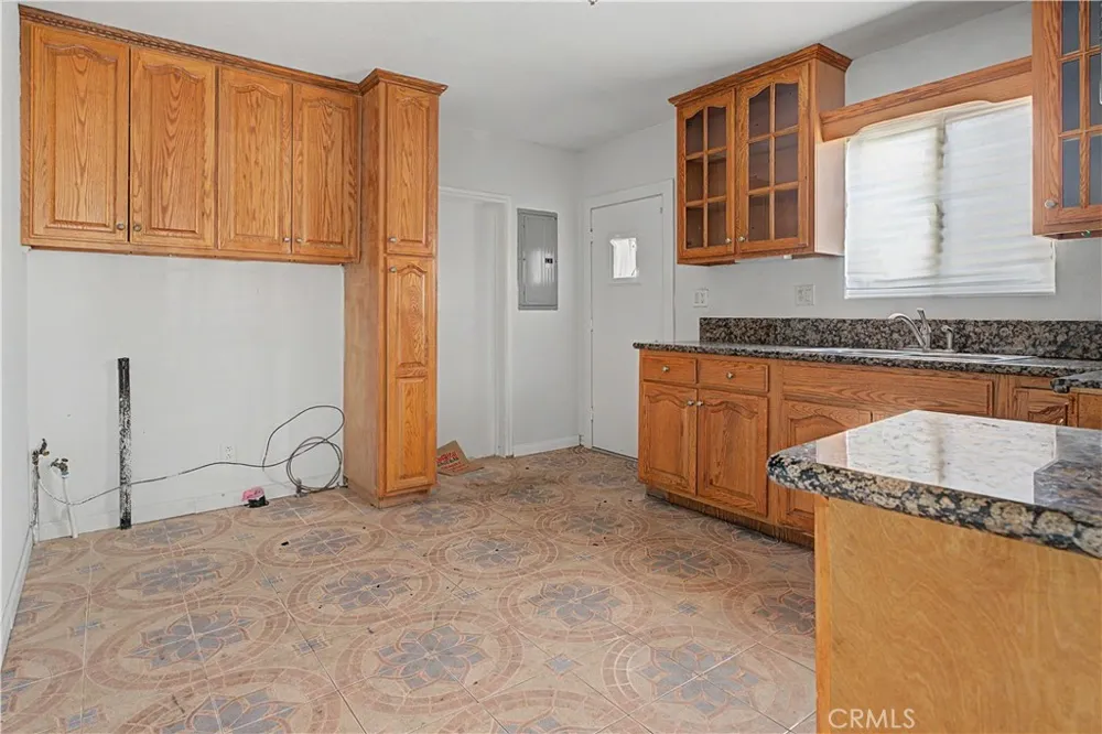 2829 S Rimpau Los Angeles, CA 90016