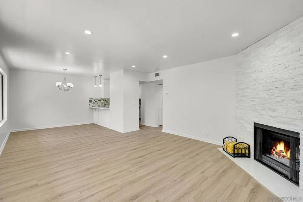 4262 Parks #207 La Mesa, CA 91941