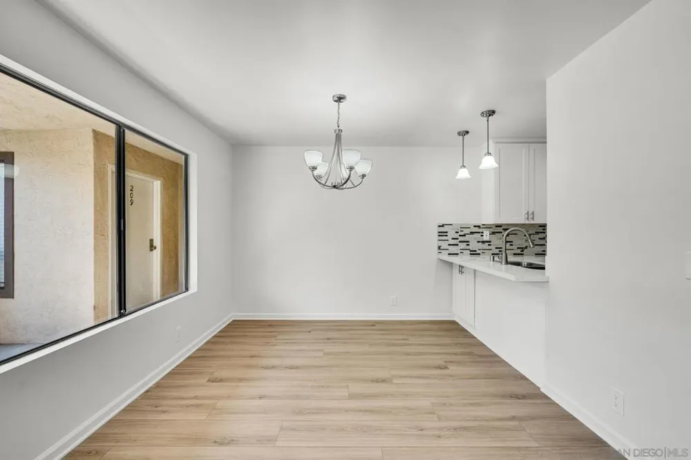 4262 Parks #207 La Mesa, CA 91941