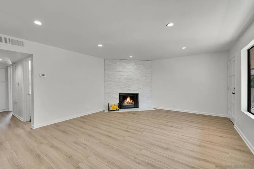4262 Parks #207 La Mesa, CA 91941