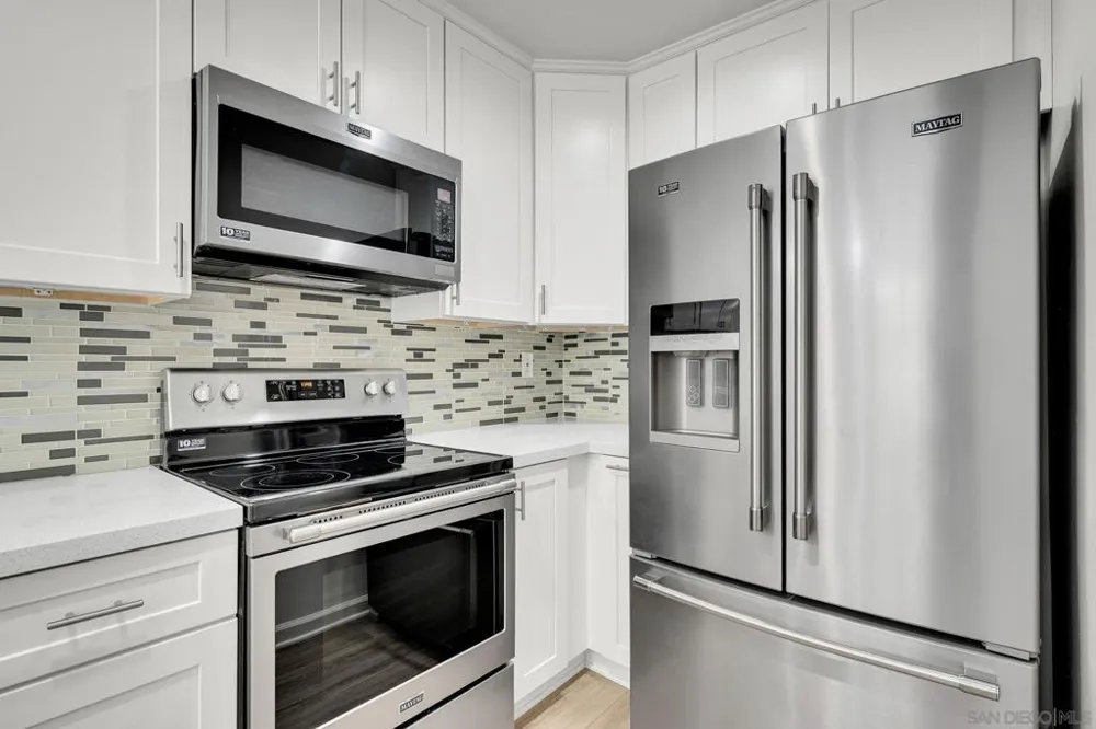 4262 Parks #207 La Mesa, CA 91941