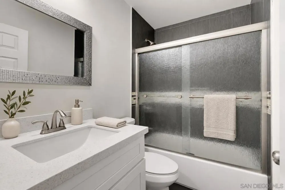 4262 Parks #207 La Mesa, CA 91941