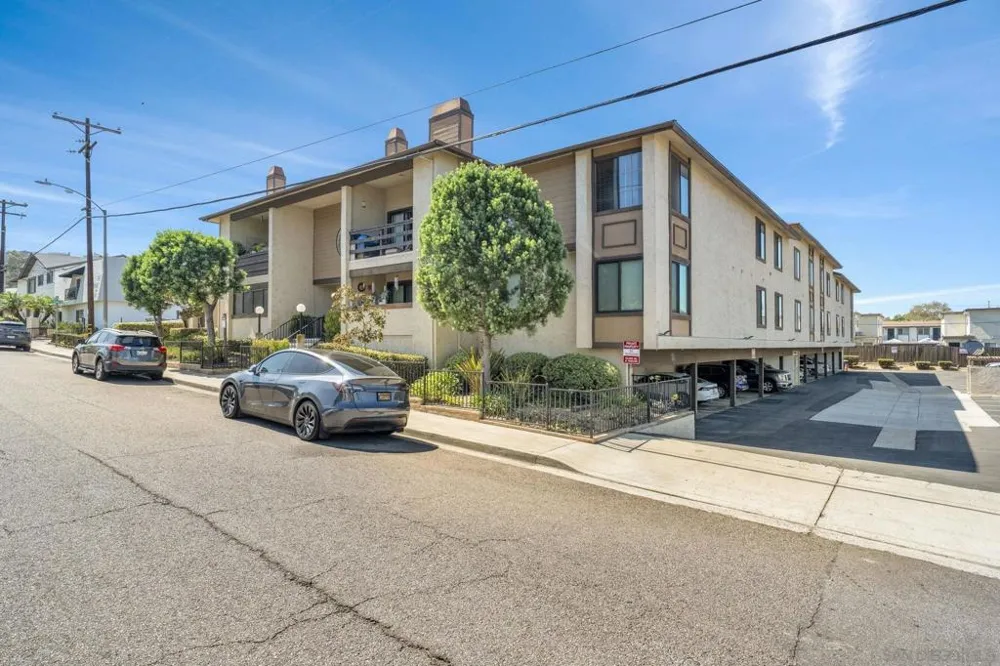 4262 Parks #207 La Mesa, CA 91941