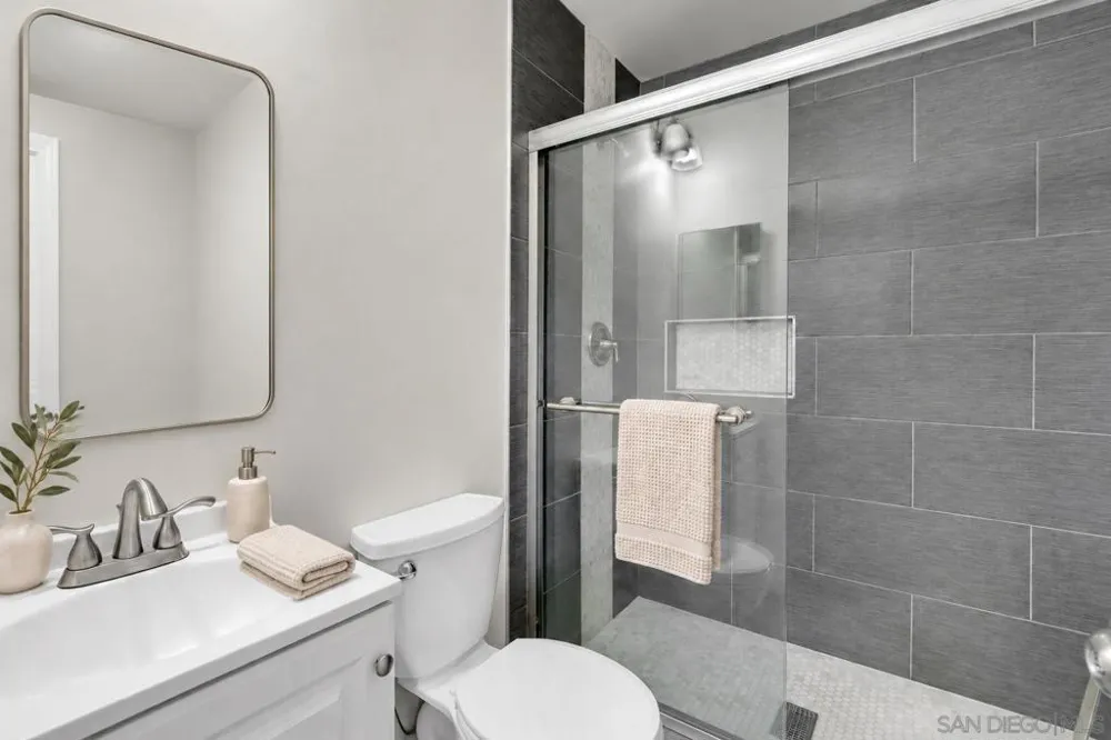 4262 Parks #207 La Mesa, CA 91941