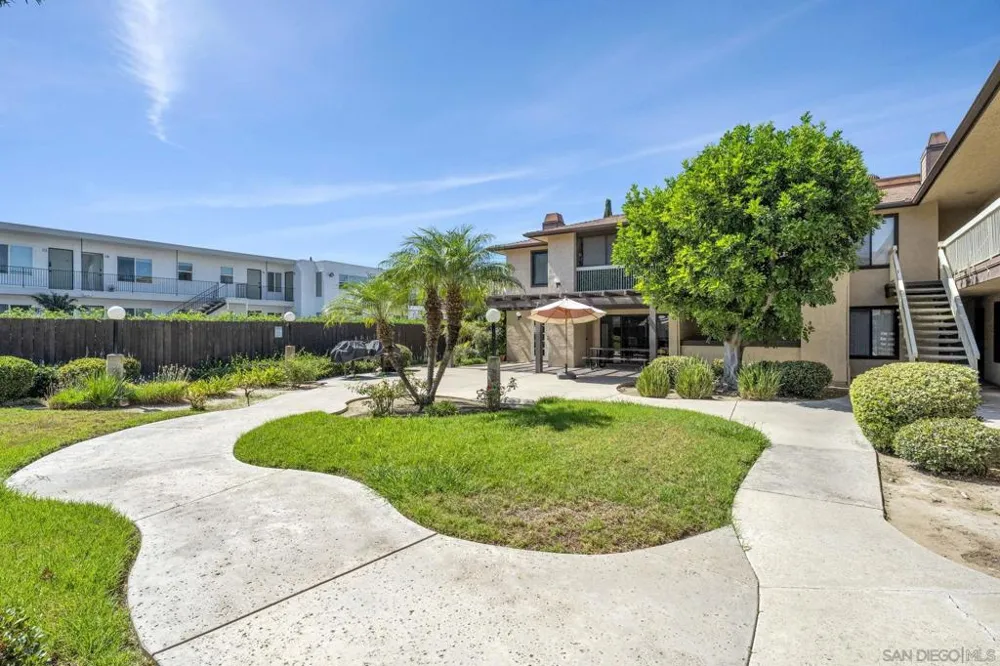 4262 Parks #207 La Mesa, CA 91941