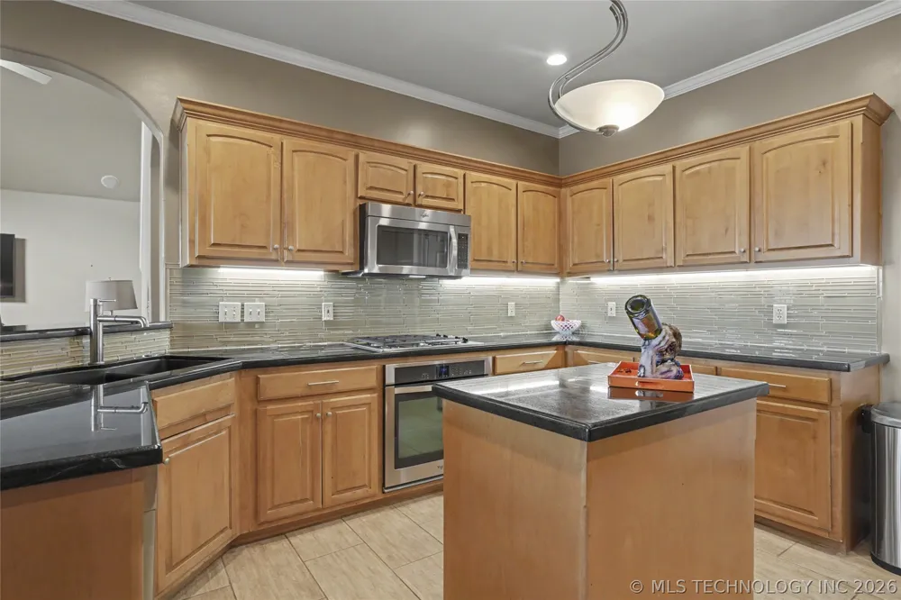 8320 S 257th East Avenue Broken Arrow, OK 74014
