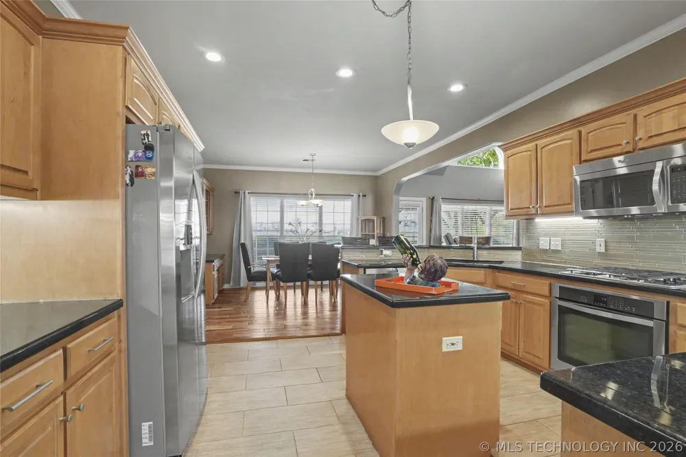 8320 S 257th East Avenue Broken Arrow, OK 74014