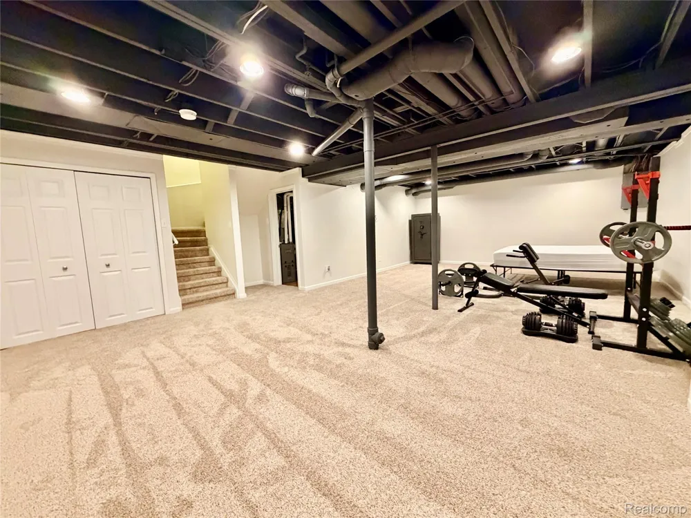 48148 Colony Farm Circle Circle Plymouth City, MI 48170