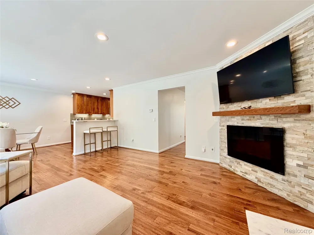 48148 Colony Farm Circle Circle Plymouth City, MI 48170