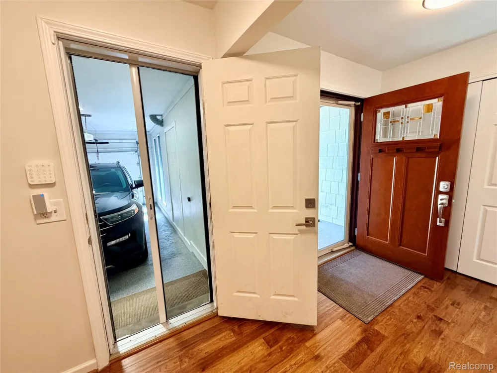 48148 Colony Farm Circle Circle Plymouth City, MI 48170