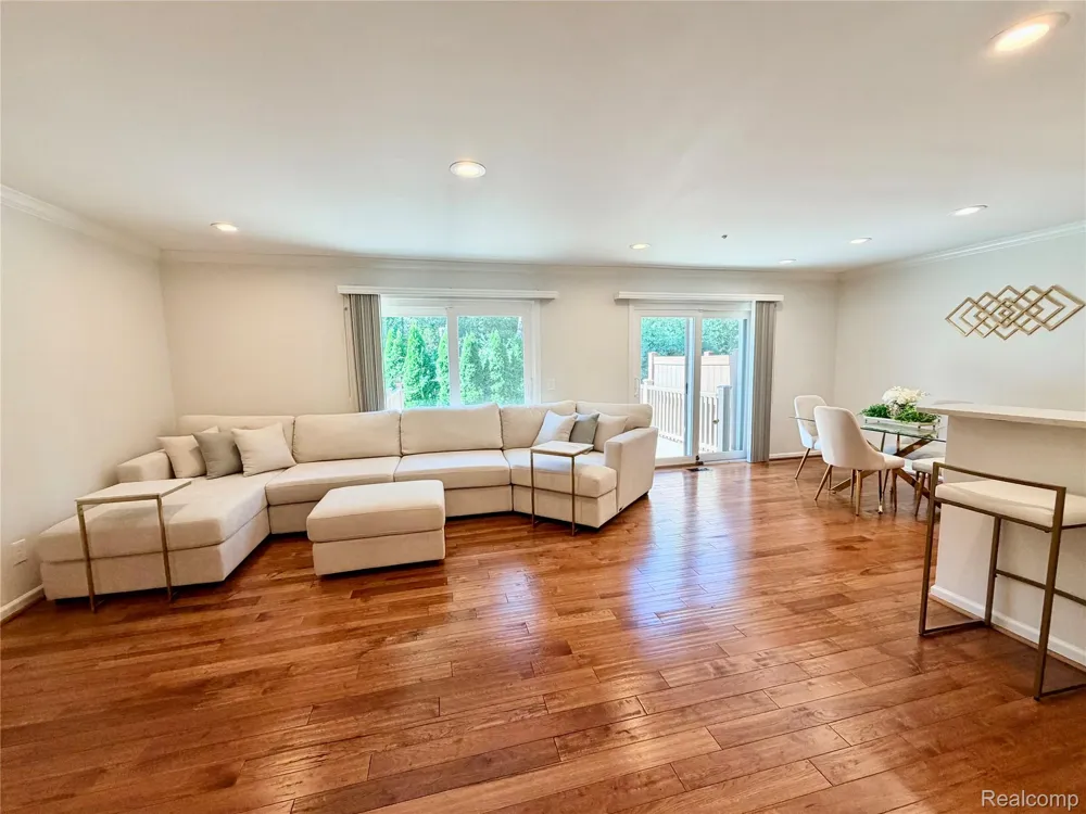 48148 Colony Farm Circle Circle Plymouth City, MI 48170