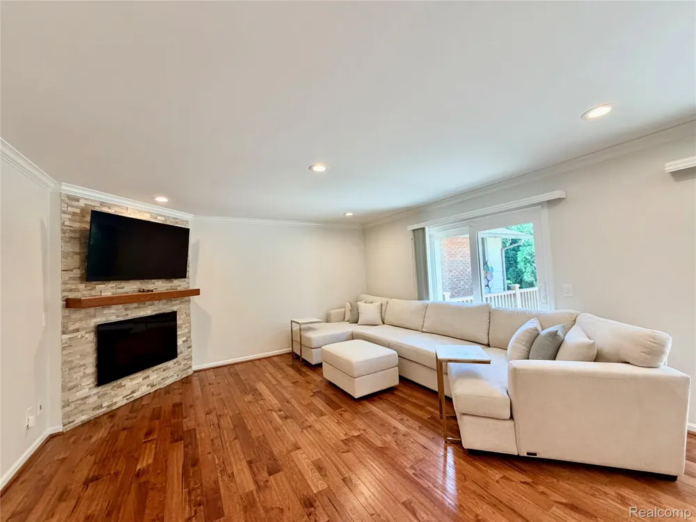 48148 Colony Farm Circle Circle Plymouth City, MI 48170