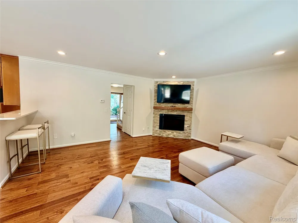 48148 Colony Farm Circle Circle Plymouth City, MI 48170