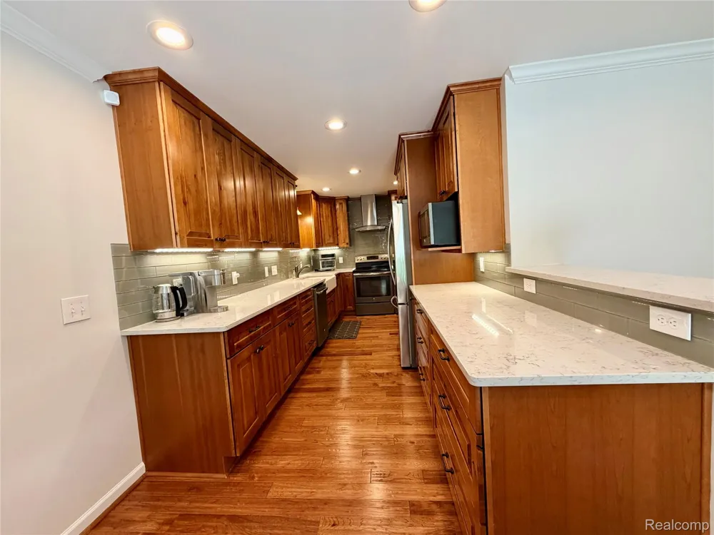 48148 Colony Farm Circle Circle Plymouth City, MI 48170
