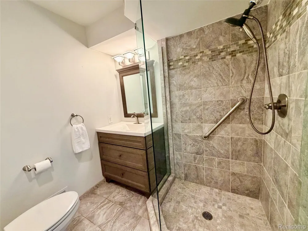 48148 Colony Farm Circle Circle Plymouth City, MI 48170