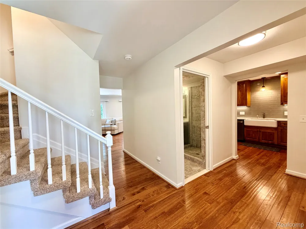 48148 Colony Farm Circle Circle Plymouth City, MI 48170