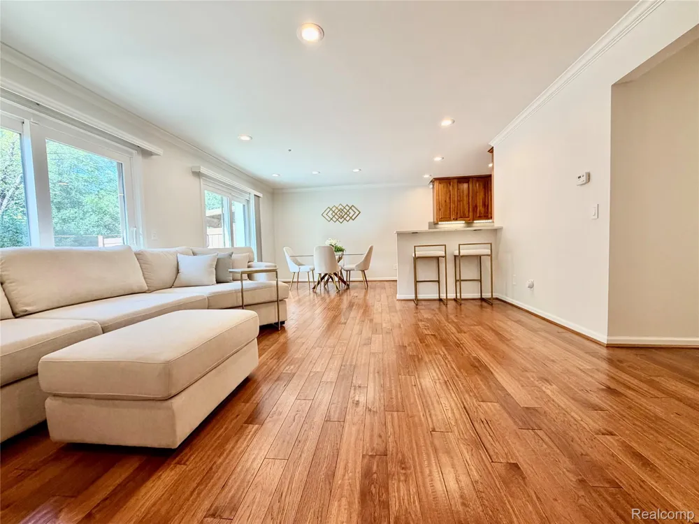 48148 Colony Farm Circle Circle Plymouth City, MI 48170
