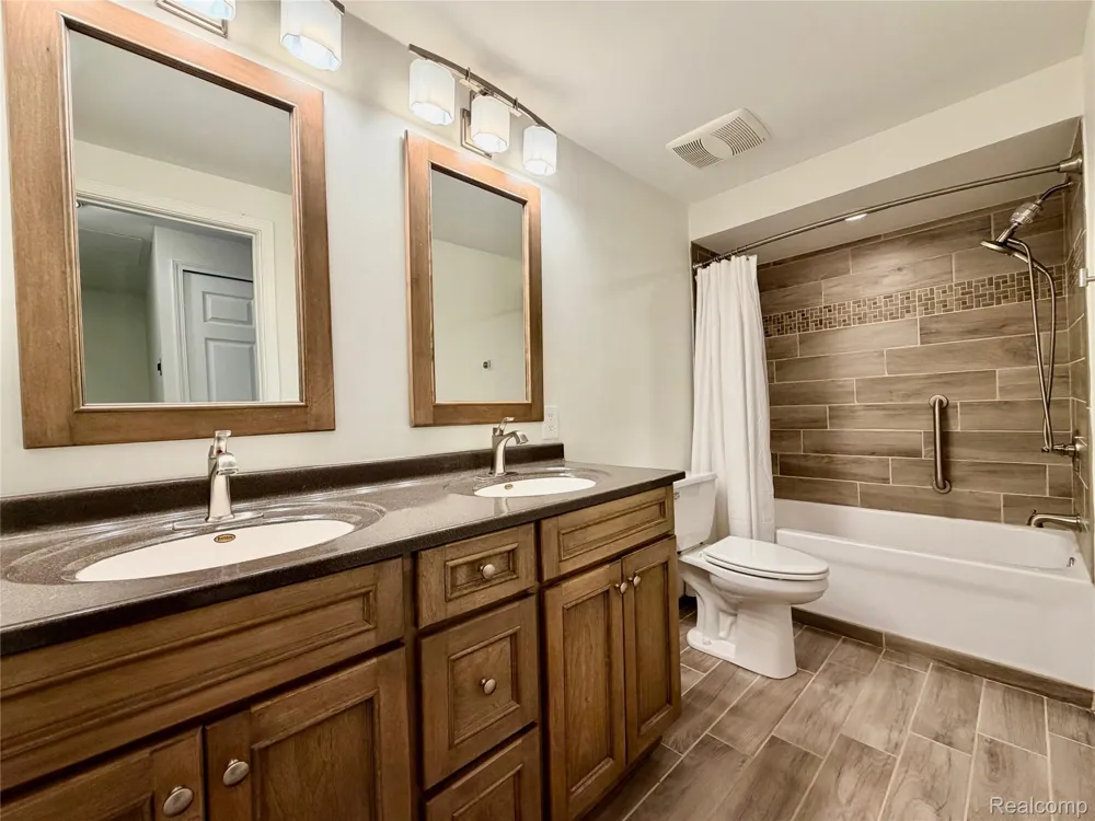 48148 Colony Farm Circle Circle Plymouth City, MI 48170