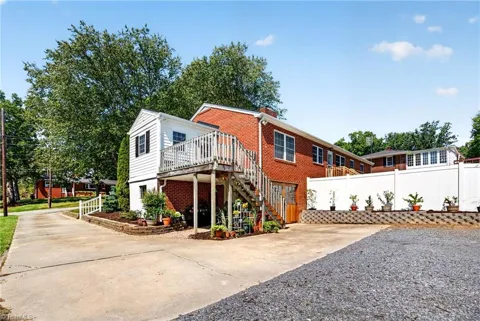 1027 Shamrock Road