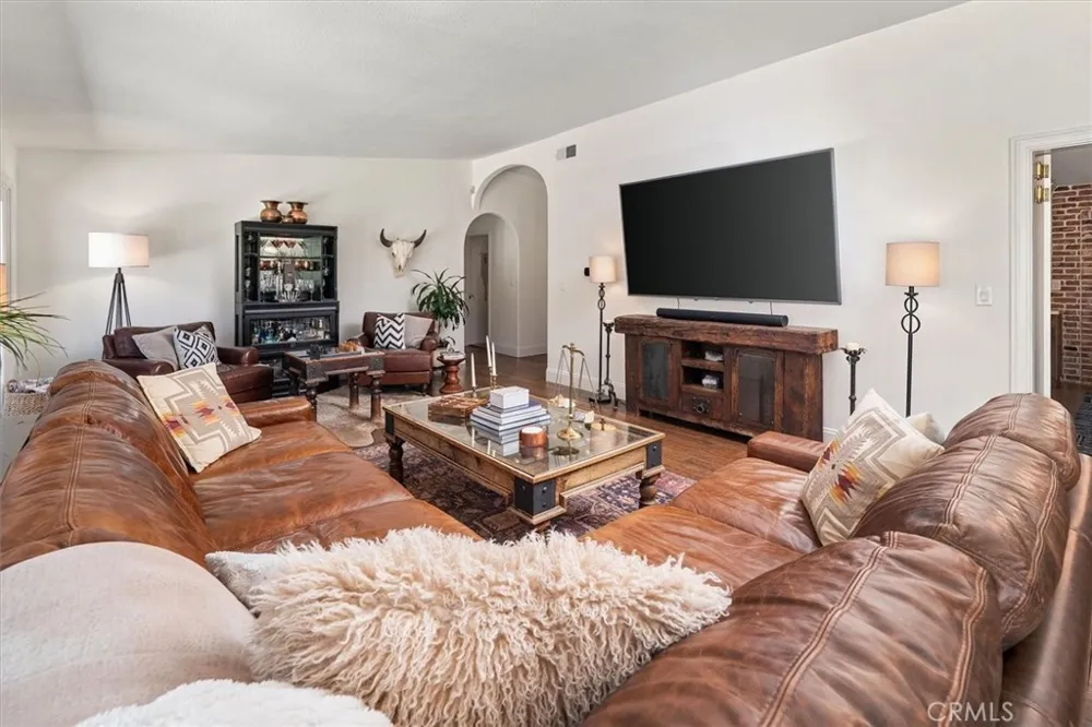 15737 Warm Springs Canyon Country, CA 91387