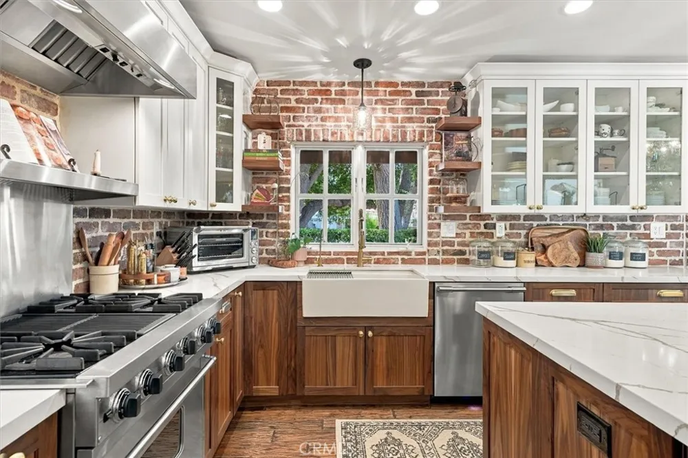 15737 Warm Springs Canyon Country, CA 91387