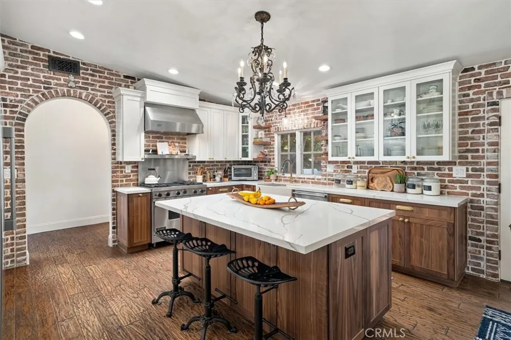 15737 Warm Springs Canyon Country, CA 91387