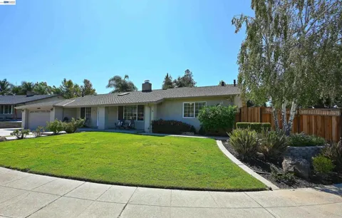 1147 Lomitas Ave