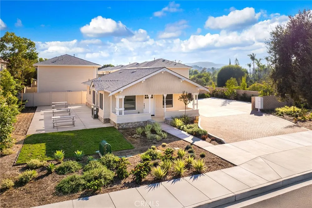 636 W Grand Avenue Pomona, CA 91766