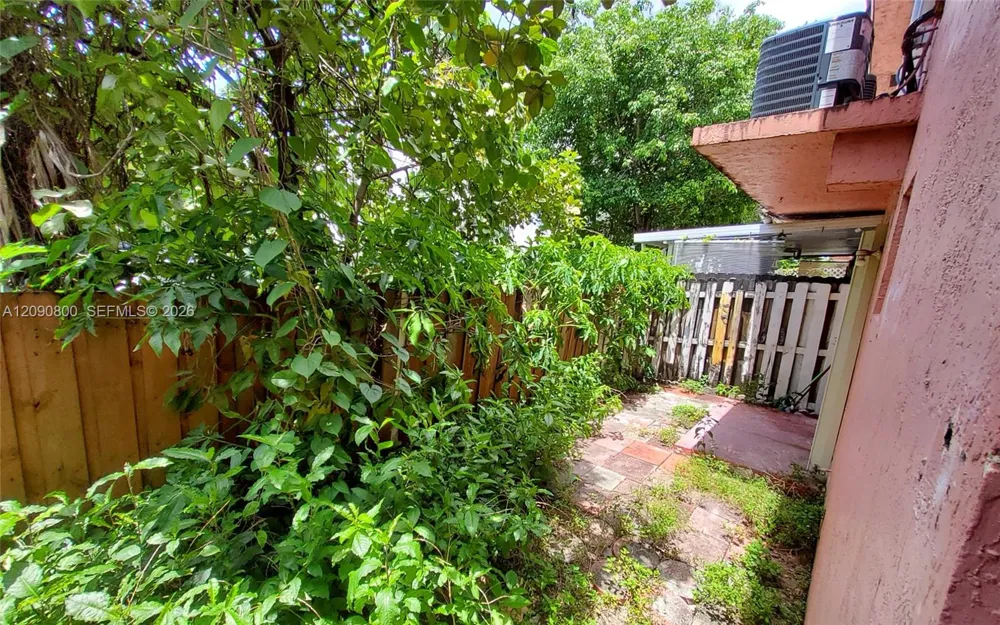 5810 W 18th Ln #101 Hialeah, FL 33012