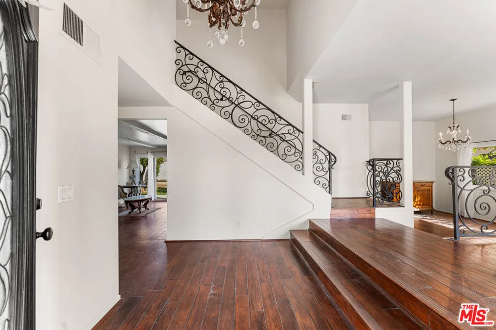 3381 Elma Street Camarillo, CA 93010