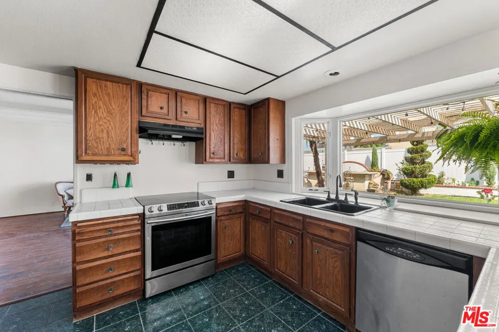 3381 Elma Street Camarillo, CA 93010