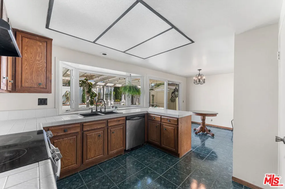 3381 Elma Street Camarillo, CA 93010