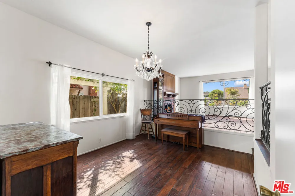 3381 Elma Street Camarillo, CA 93010