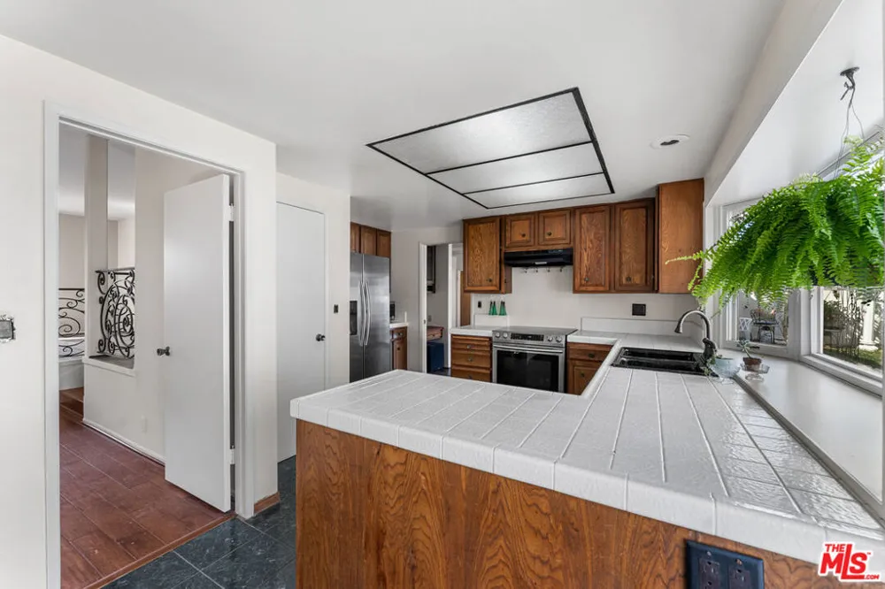 3381 Elma Street Camarillo, CA 93010