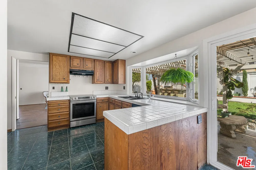 3381 Elma Street Camarillo, CA 93010