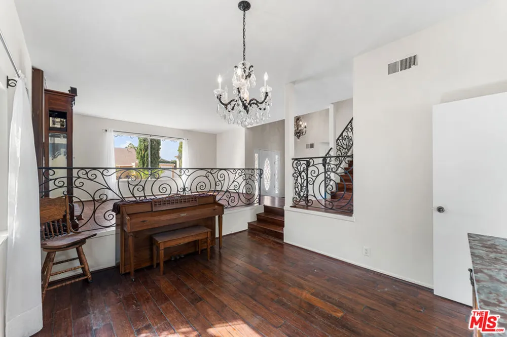 3381 Elma Street Camarillo, CA 93010