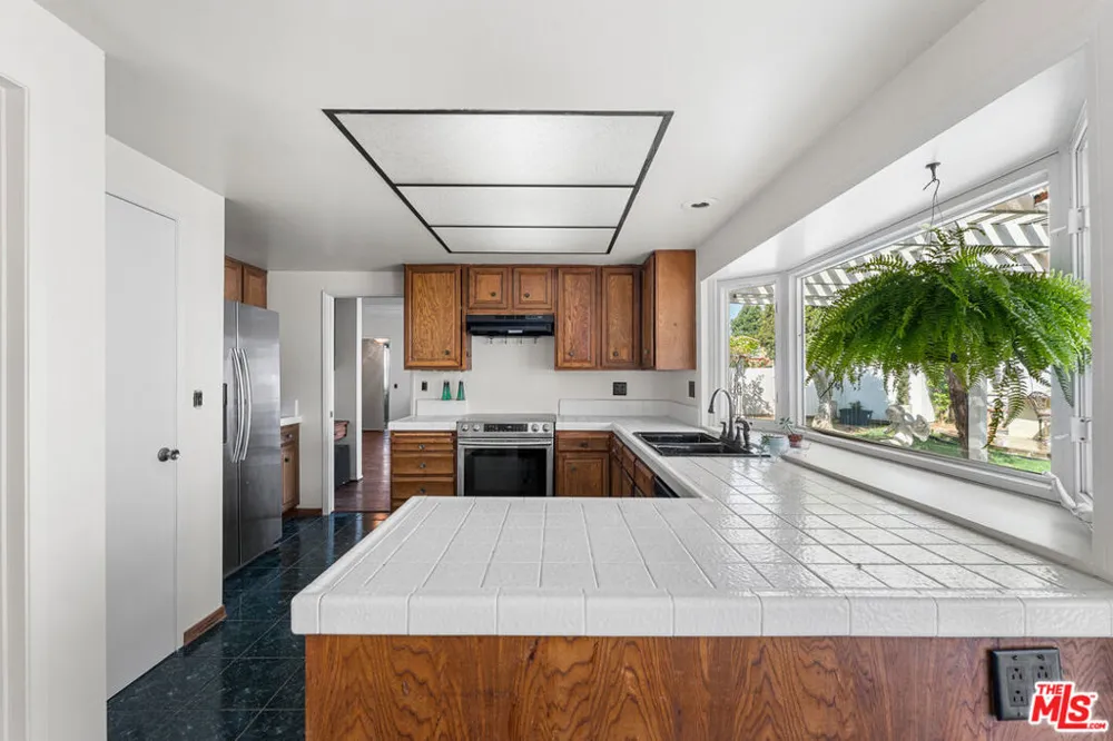 3381 Elma Street Camarillo, CA 93010