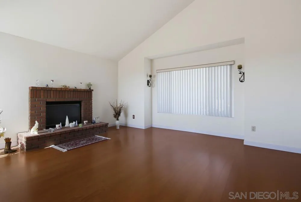 9306 Laurentian San Diego, CA 92129