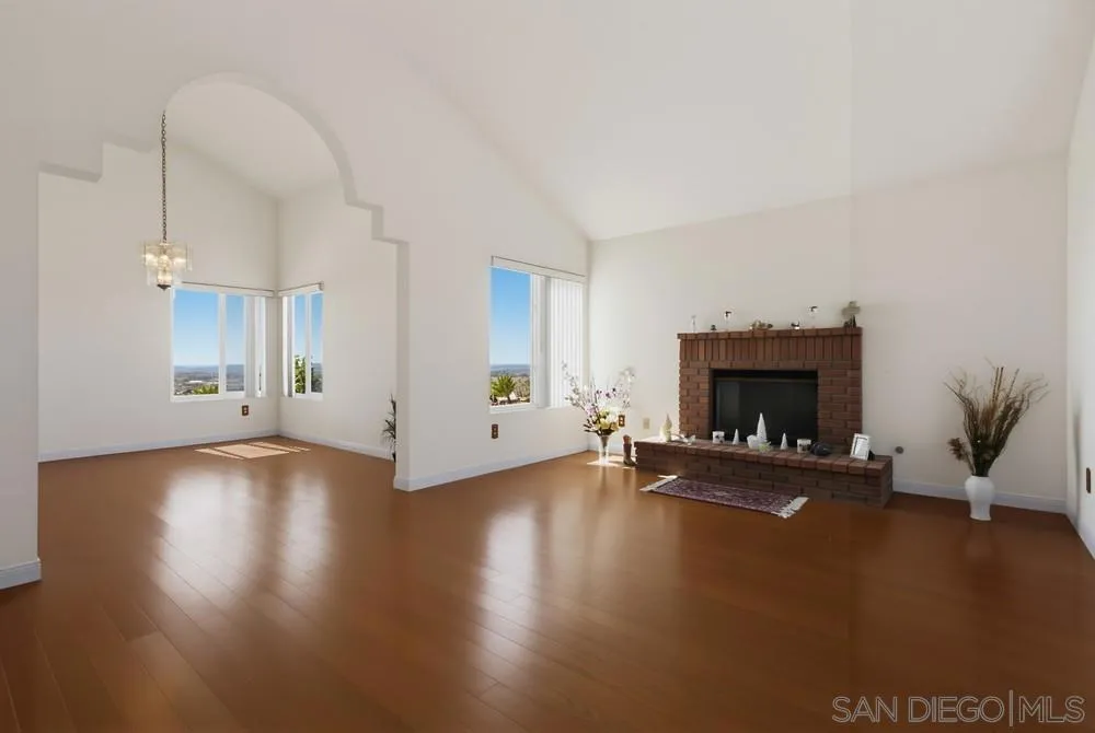 9306 Laurentian San Diego, CA 92129