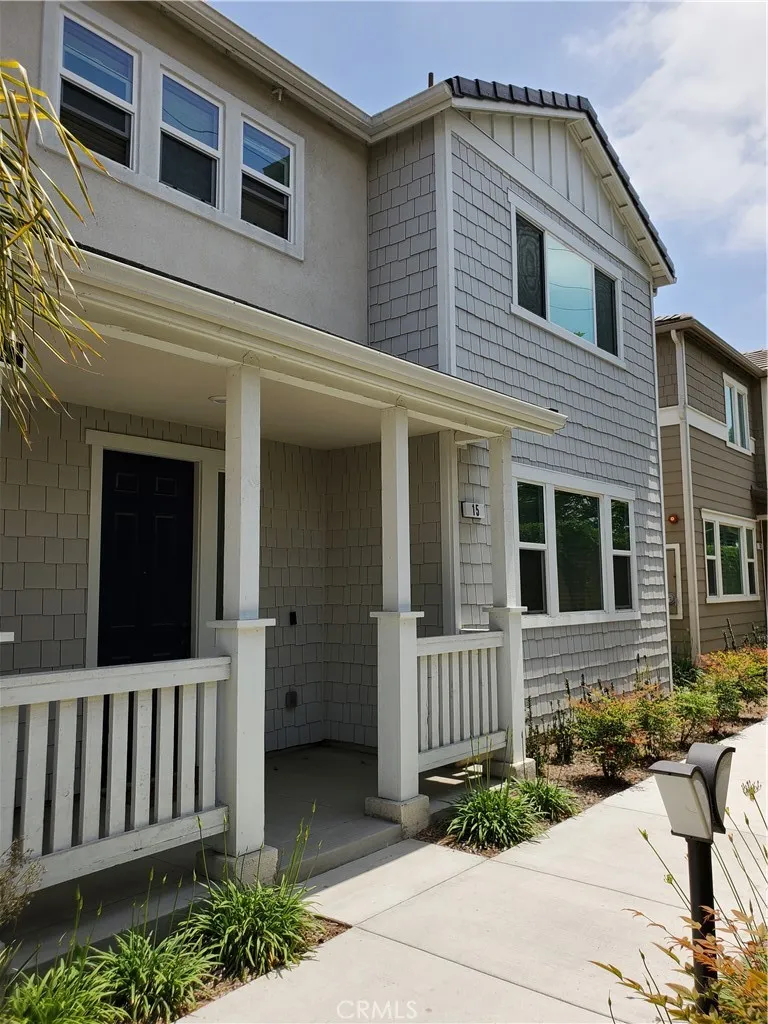 15 Gazania Compton, CA 90221