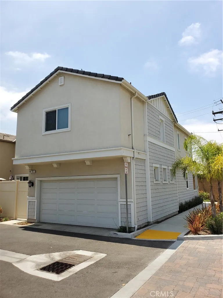 15 Gazania Compton, CA 90221