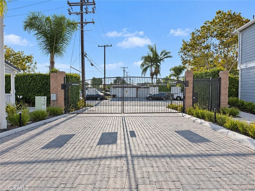 15 Gazania Compton, CA 90221