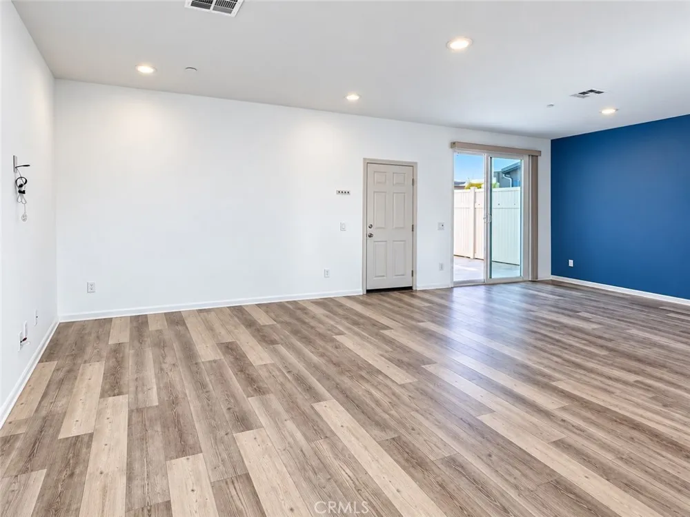 15 Gazania Compton, CA 90221