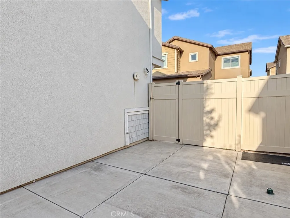 15 Gazania Compton, CA 90221