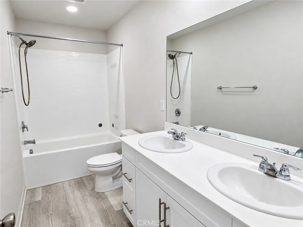 15 Gazania Compton, CA 90221