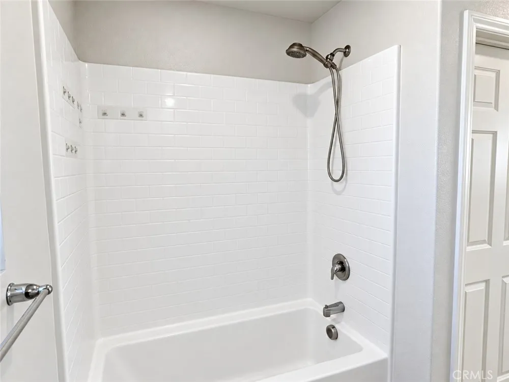 15 Gazania Compton, CA 90221