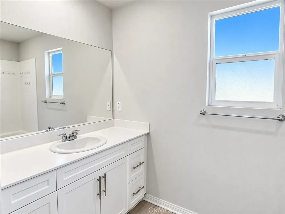 15 Gazania Compton, CA 90221