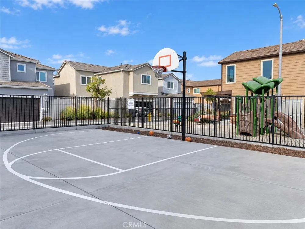 15 Gazania Compton, CA 90221