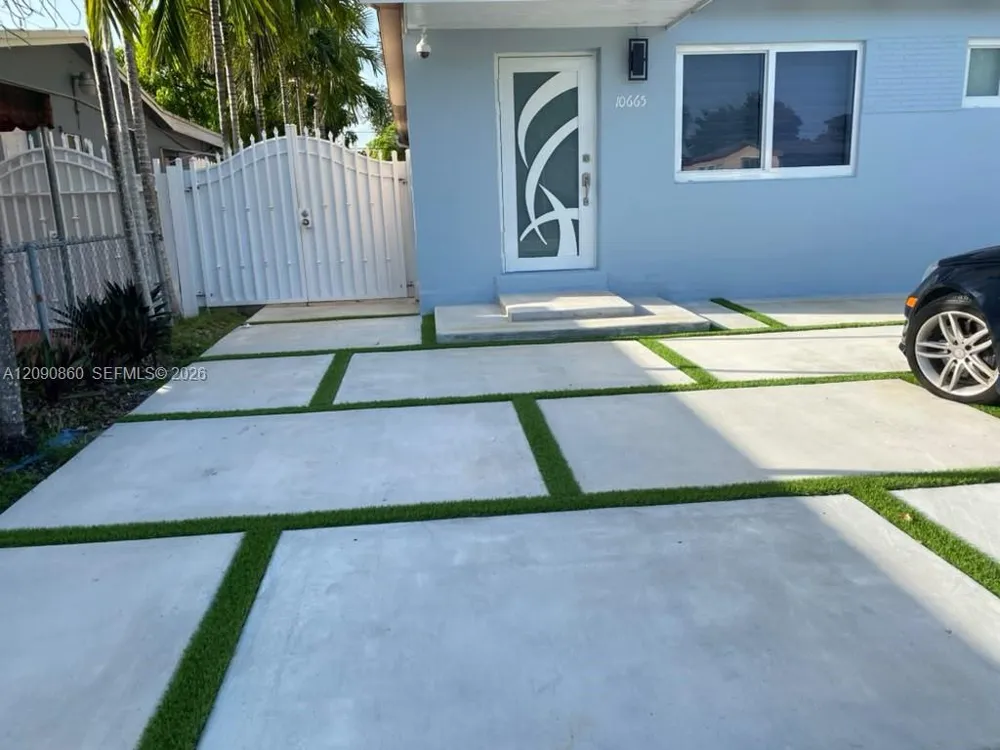 10665 SW 6 St Miami, FL 33174