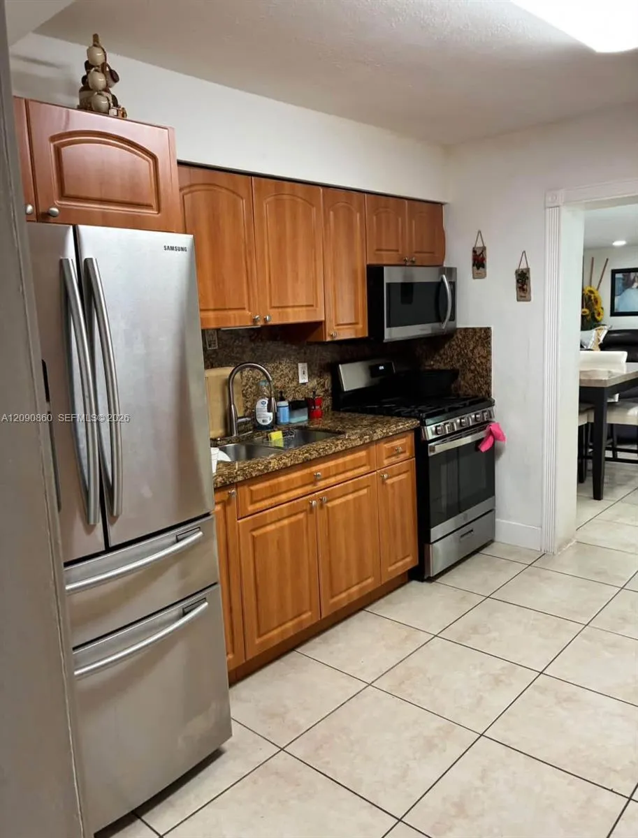 10665 SW 6 St Miami, FL 33174